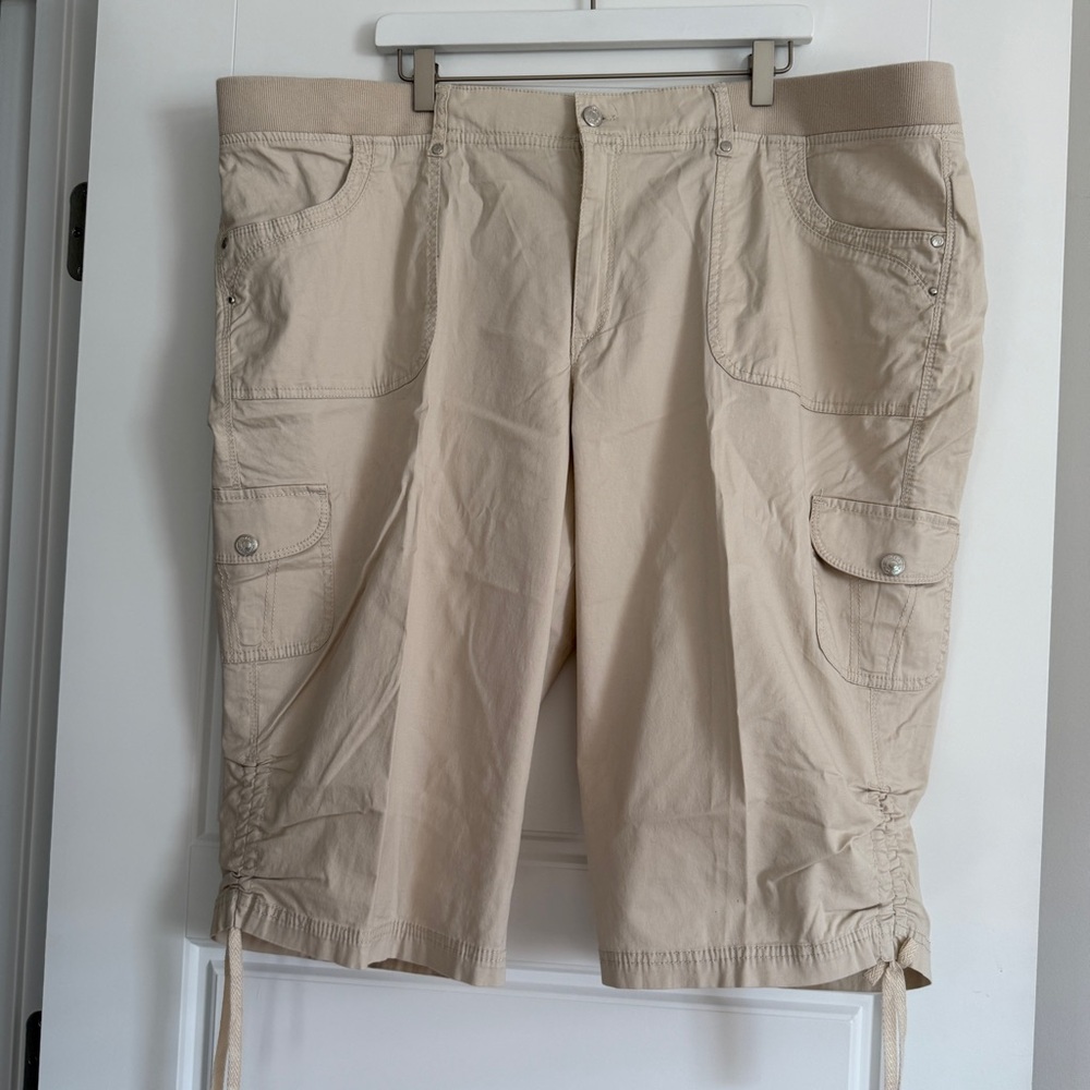 Women’s Tan Cargo Shorts